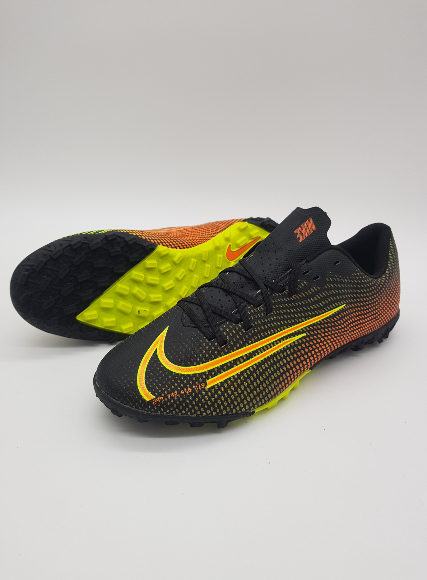 Giày Đá Bóng Sân Cỏ Nhân Tạo F1 Nike Mercurial Superfly Đen Cam Xanh Dạ Quang